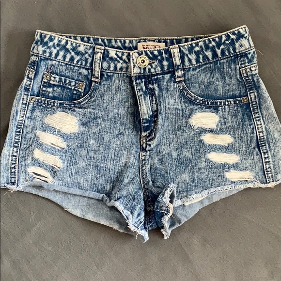 Mudd Pants - Distressed Jean shorts